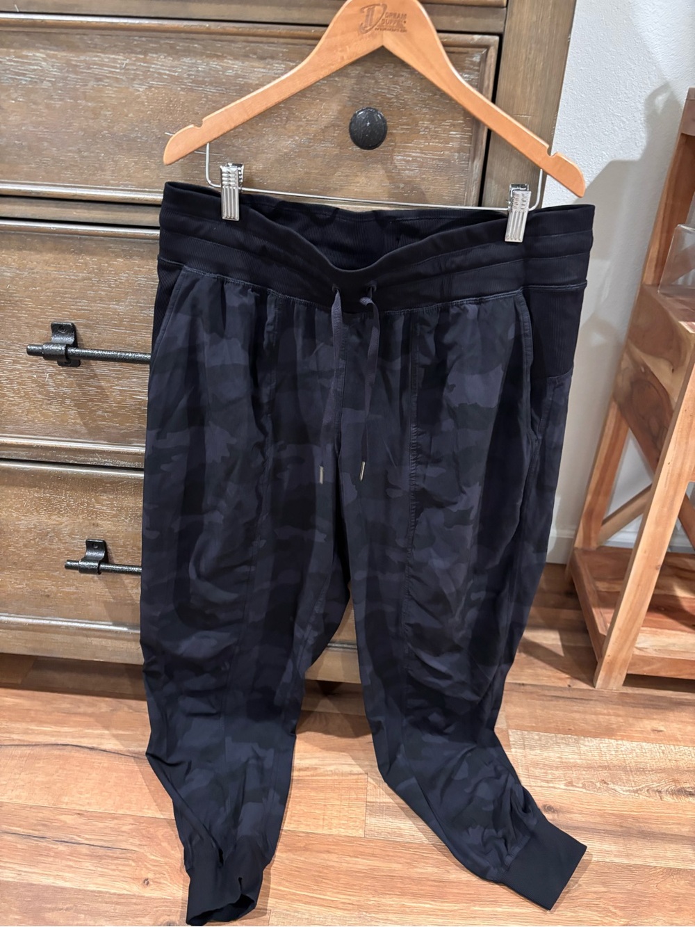 Lululemon Black Camo Jogger Pants size 12